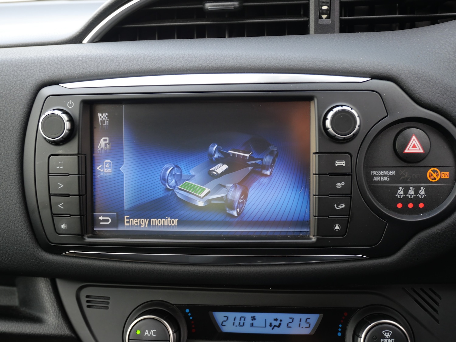 Used Toyota Yaris 2015 for sale - 76637922: Photo 17