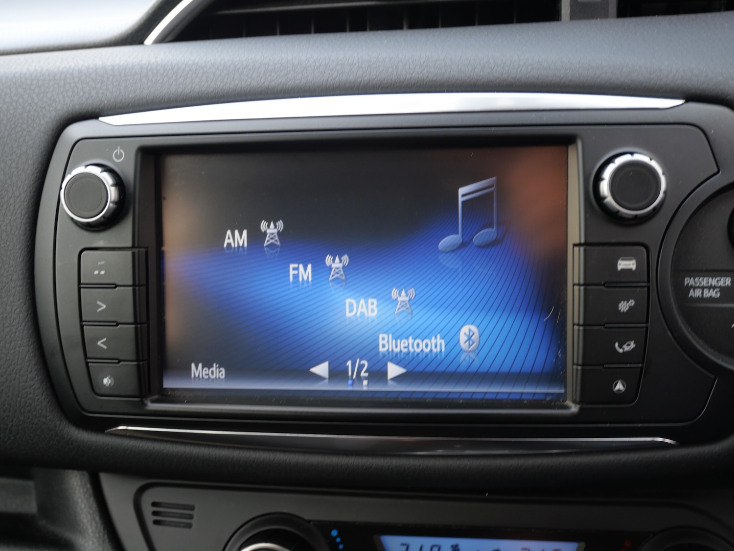 Used Toyota Yaris 2015 for sale - 76637922: Photo 18