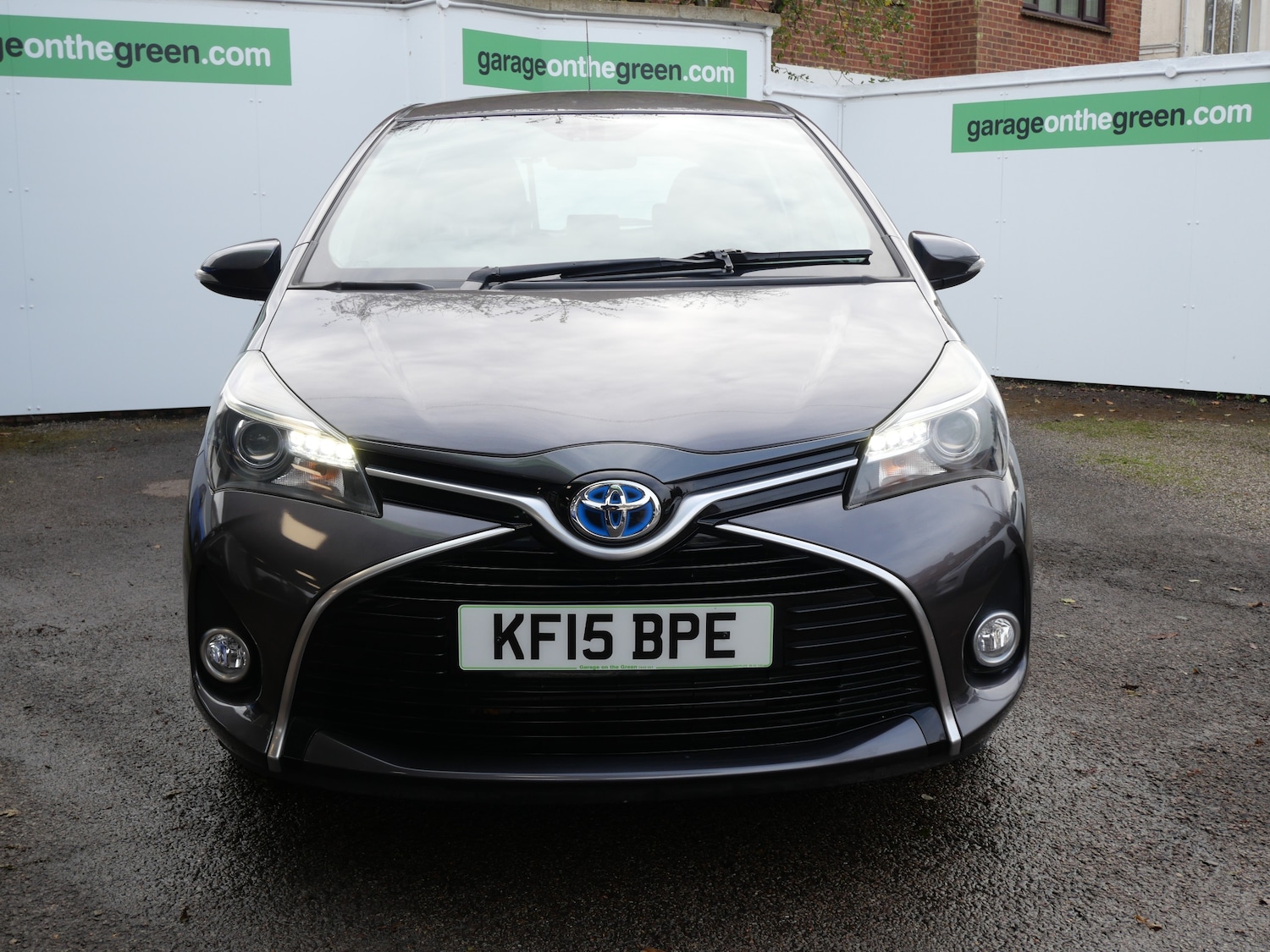 Used Toyota Yaris 2015 for sale - 76637922: Photo 2