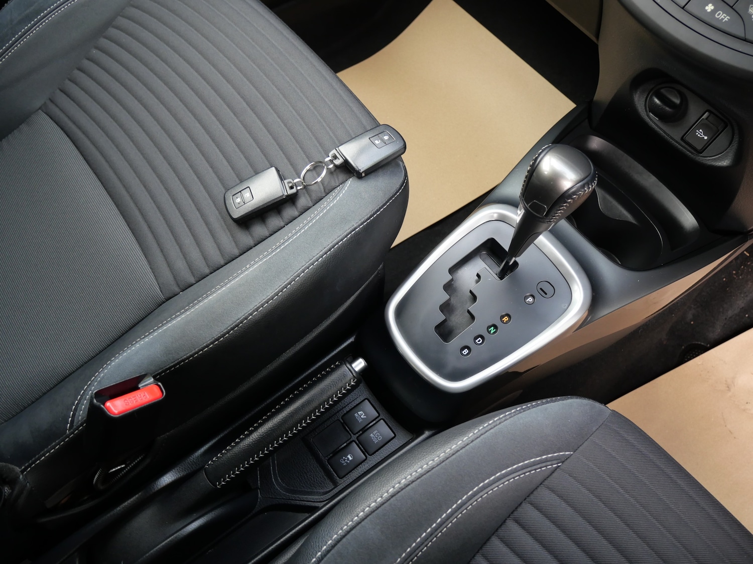 Used Toyota Yaris 2015 for sale - 76637922: Photo 24