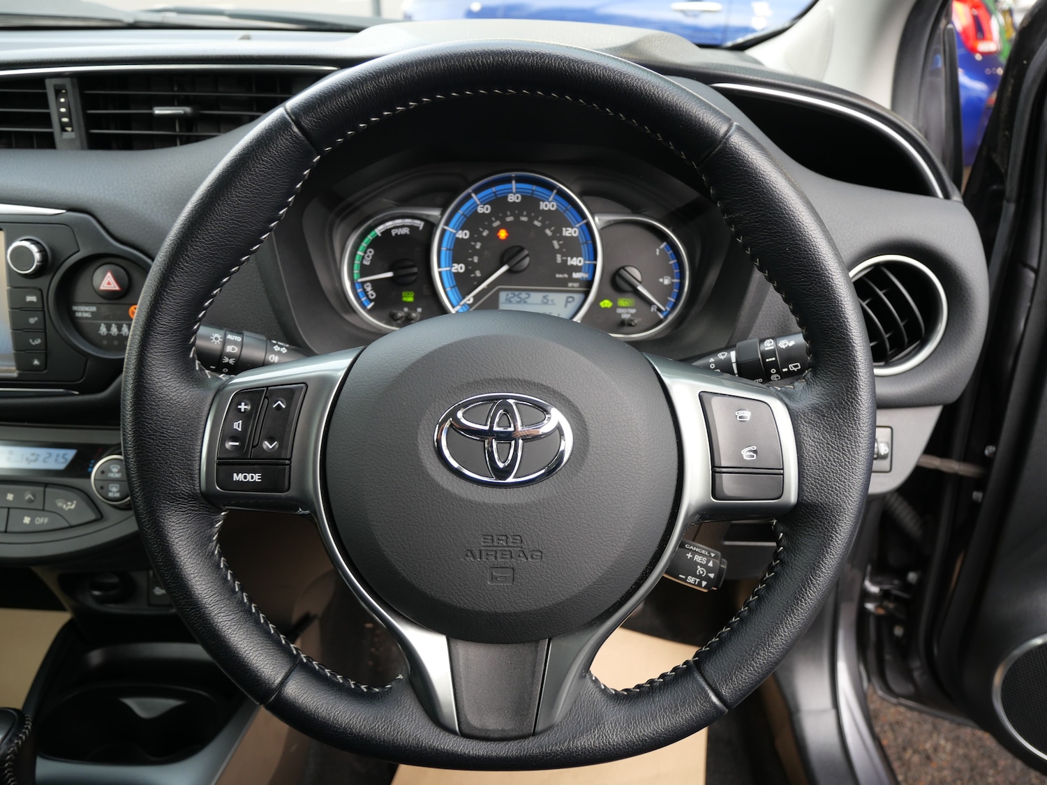 Used Toyota Yaris 2015 for sale - 76637922: Photo 27