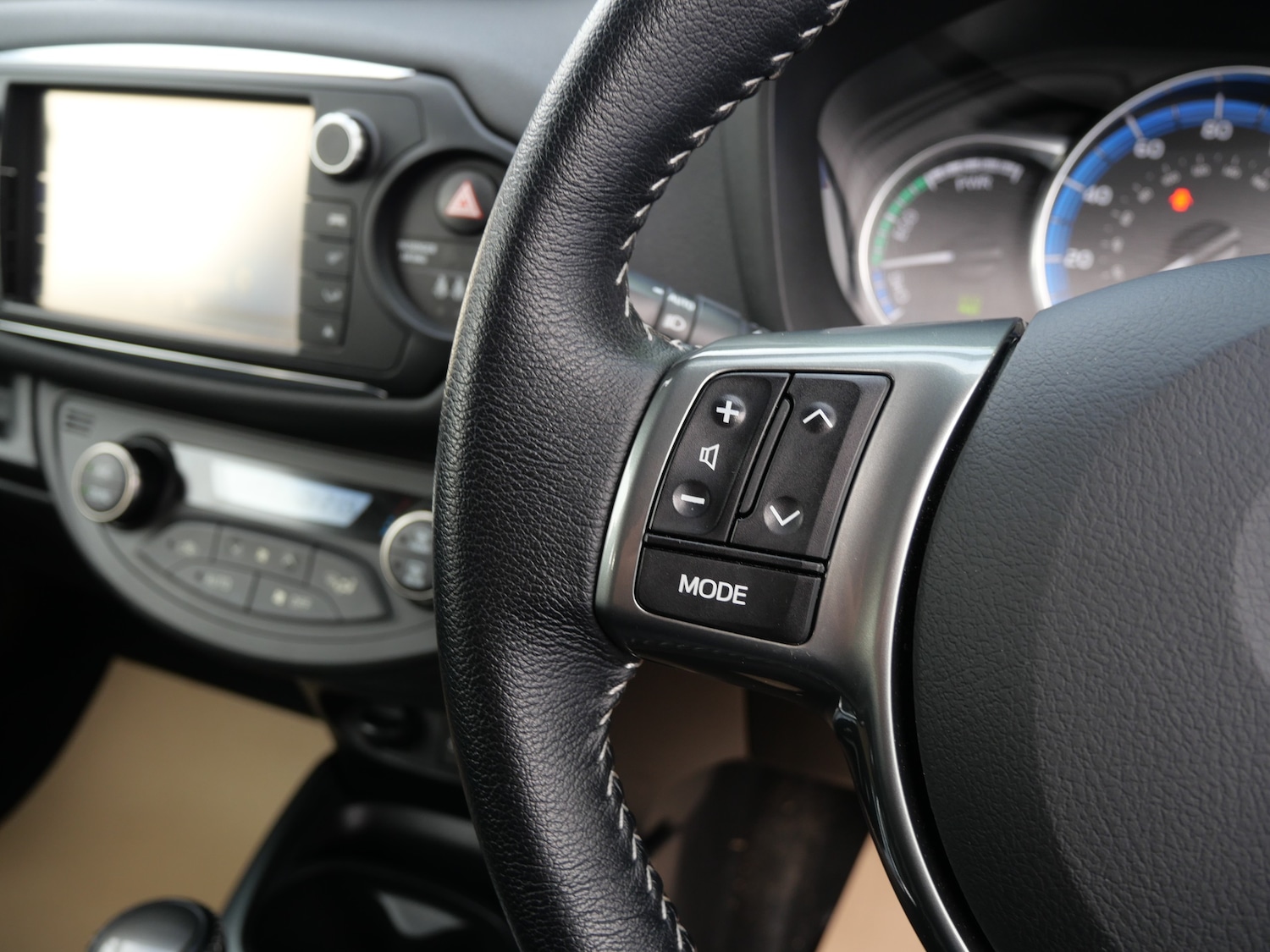 Used Toyota Yaris 2015 for sale - 76637922: Photo 29