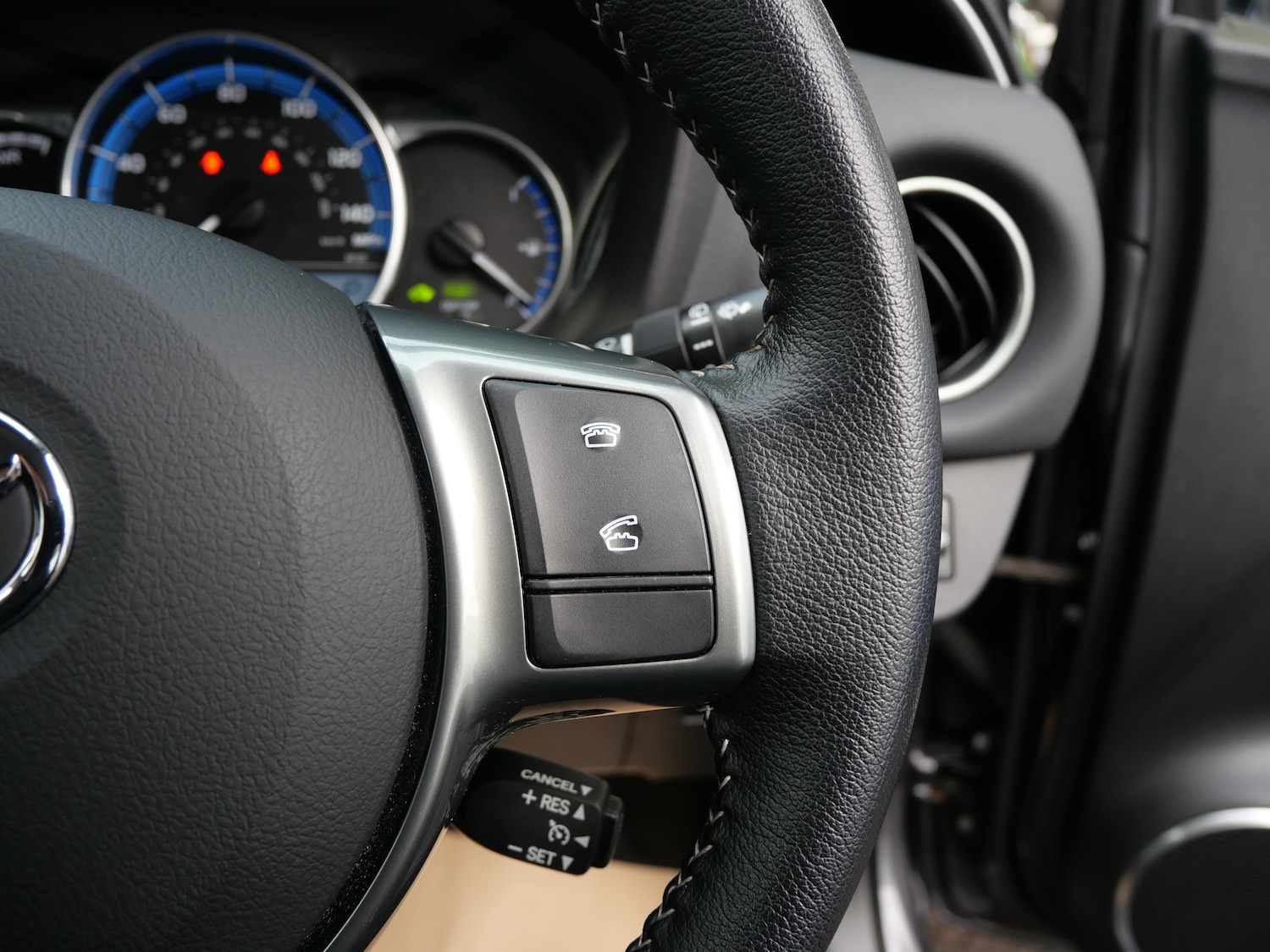 Used Toyota Yaris 2015 for sale - 76637922: Photo 31