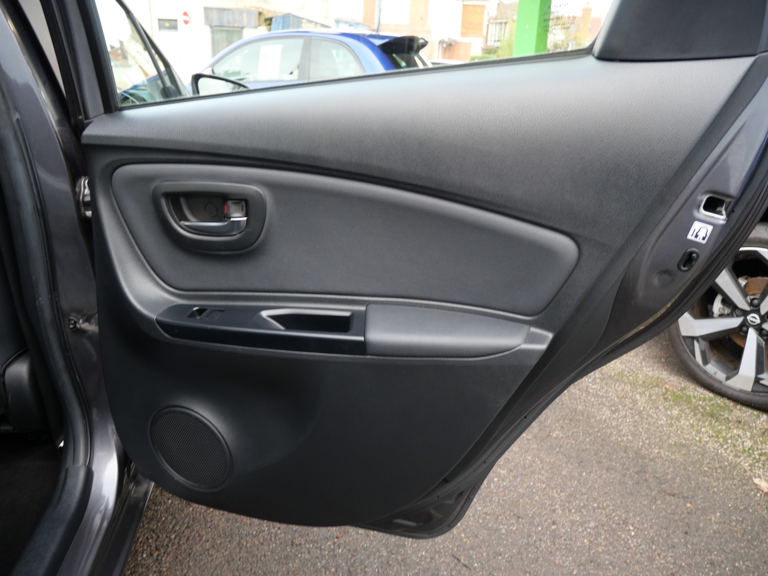 Used Toyota Yaris 2015 for sale - 76637922: Photo 37