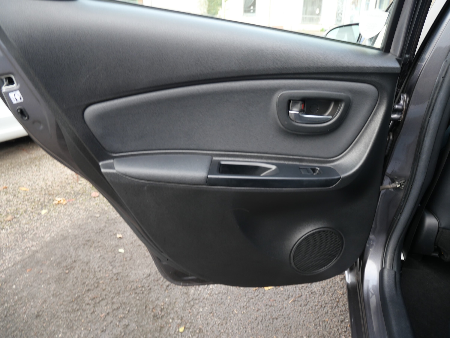 Used Toyota Yaris 2015 for sale - 76637922: Photo 39