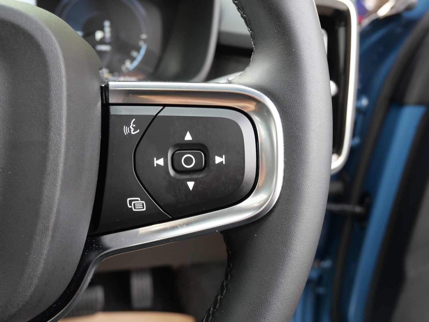 Used Volvo XC40 2022 for sale - 76637936: Photo 37