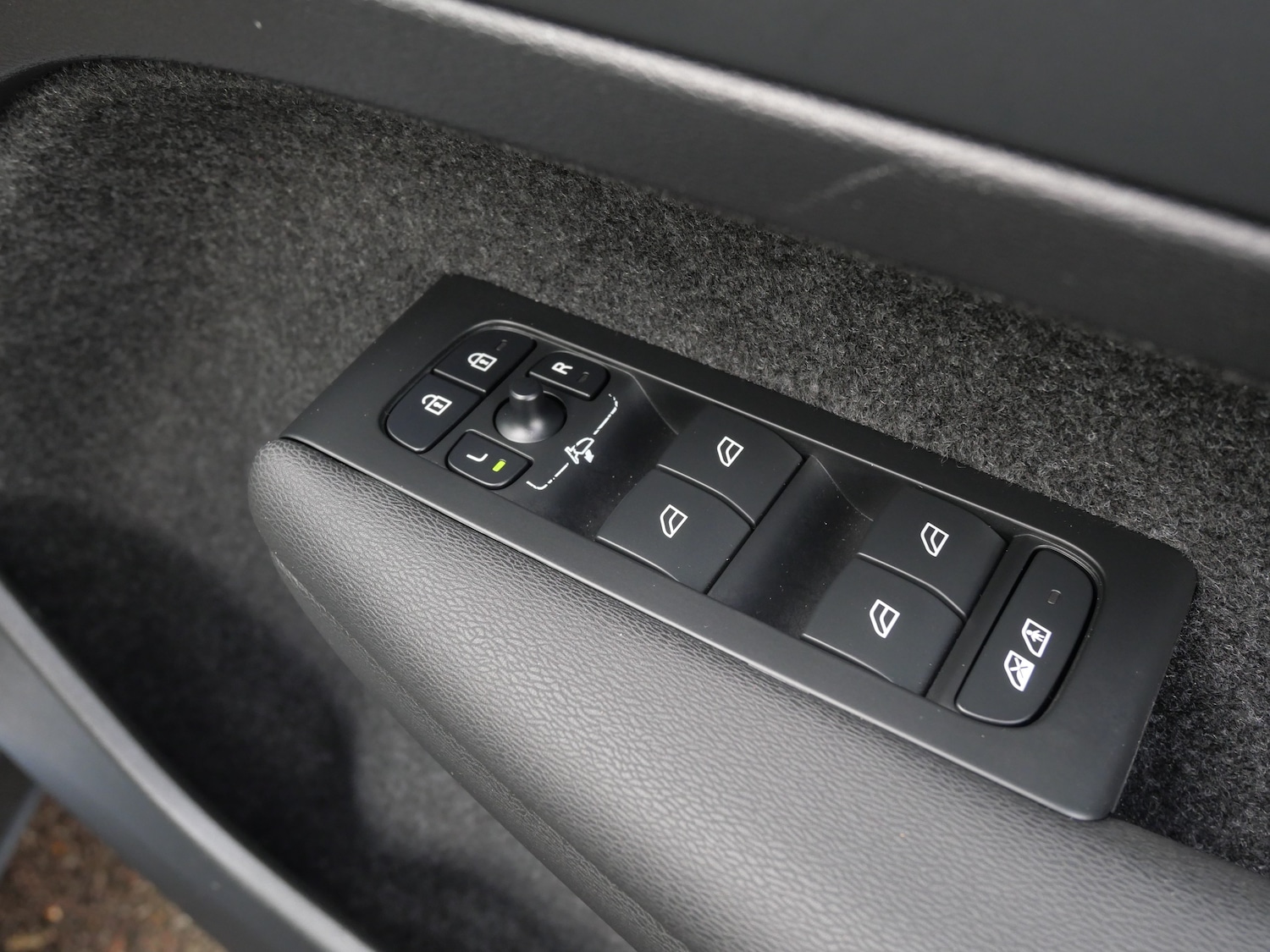 Used Volvo XC40 2022 for sale - 76637936: Photo 44