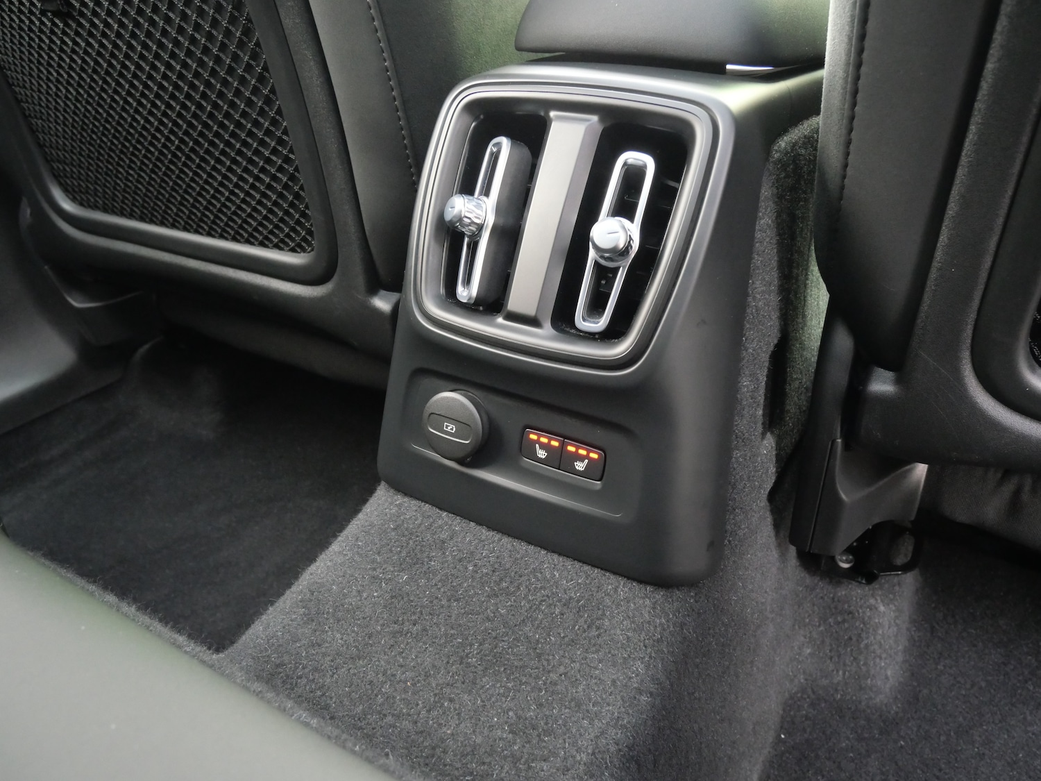 Used Volvo XC40 2022 for sale - 76637936: Photo 47