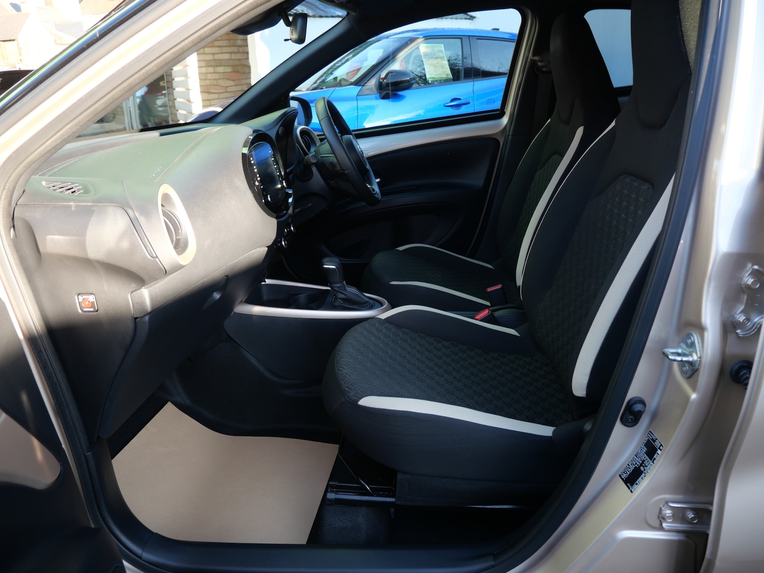 Used Toyota Aygo X 2023 for sale - 76653926: Photo 13