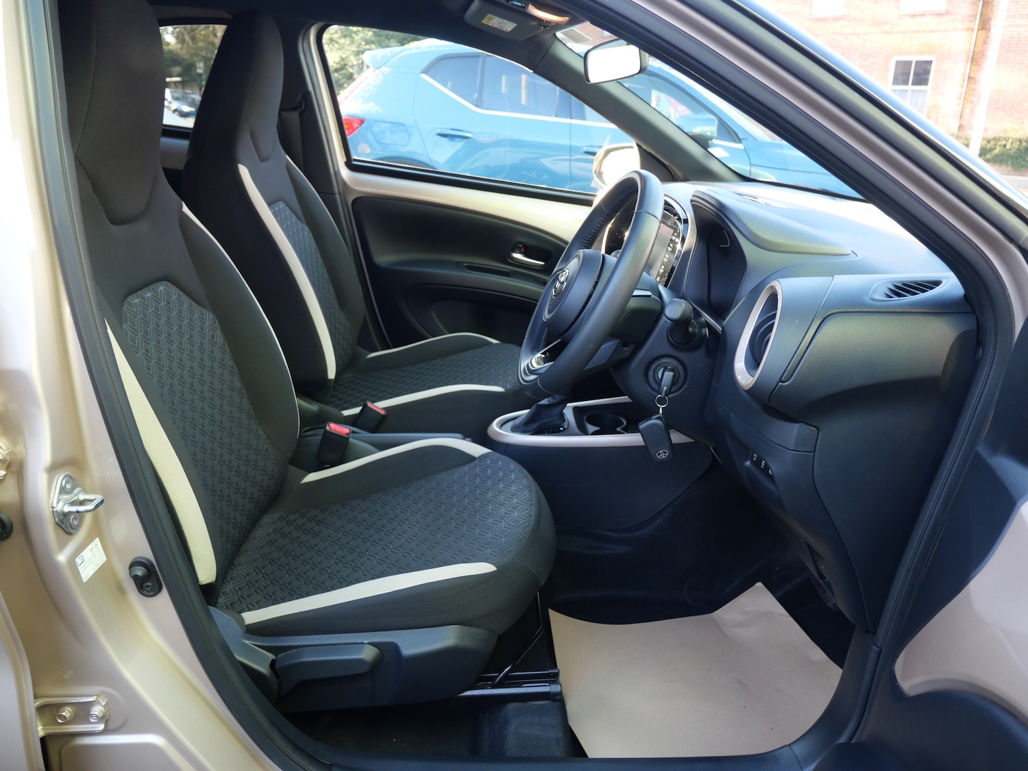 Used Toyota Aygo X 2023 for sale - 76653926: Photo 8