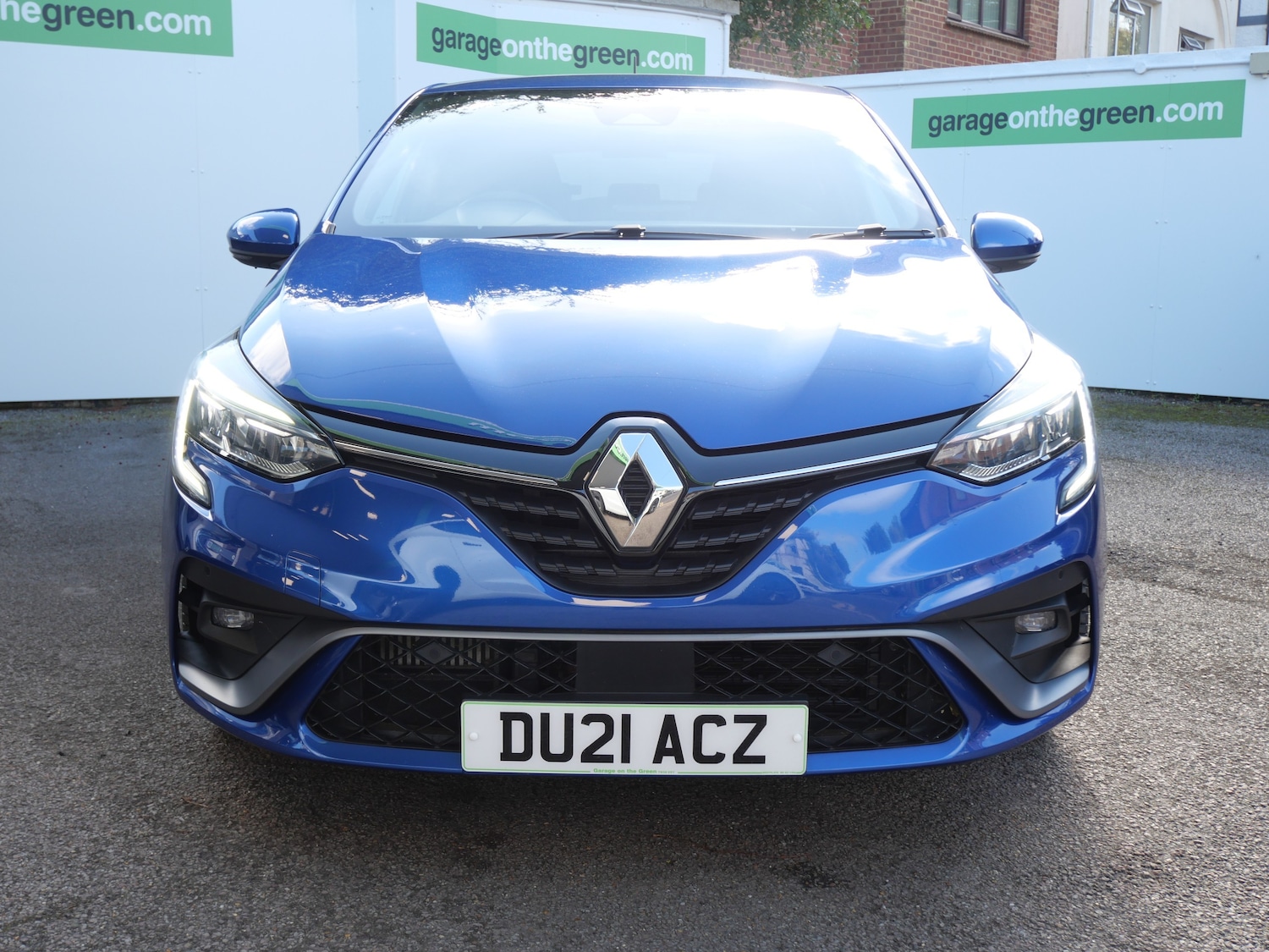 Used Renault Clio 2021 for sale - 76883965: Photo 2