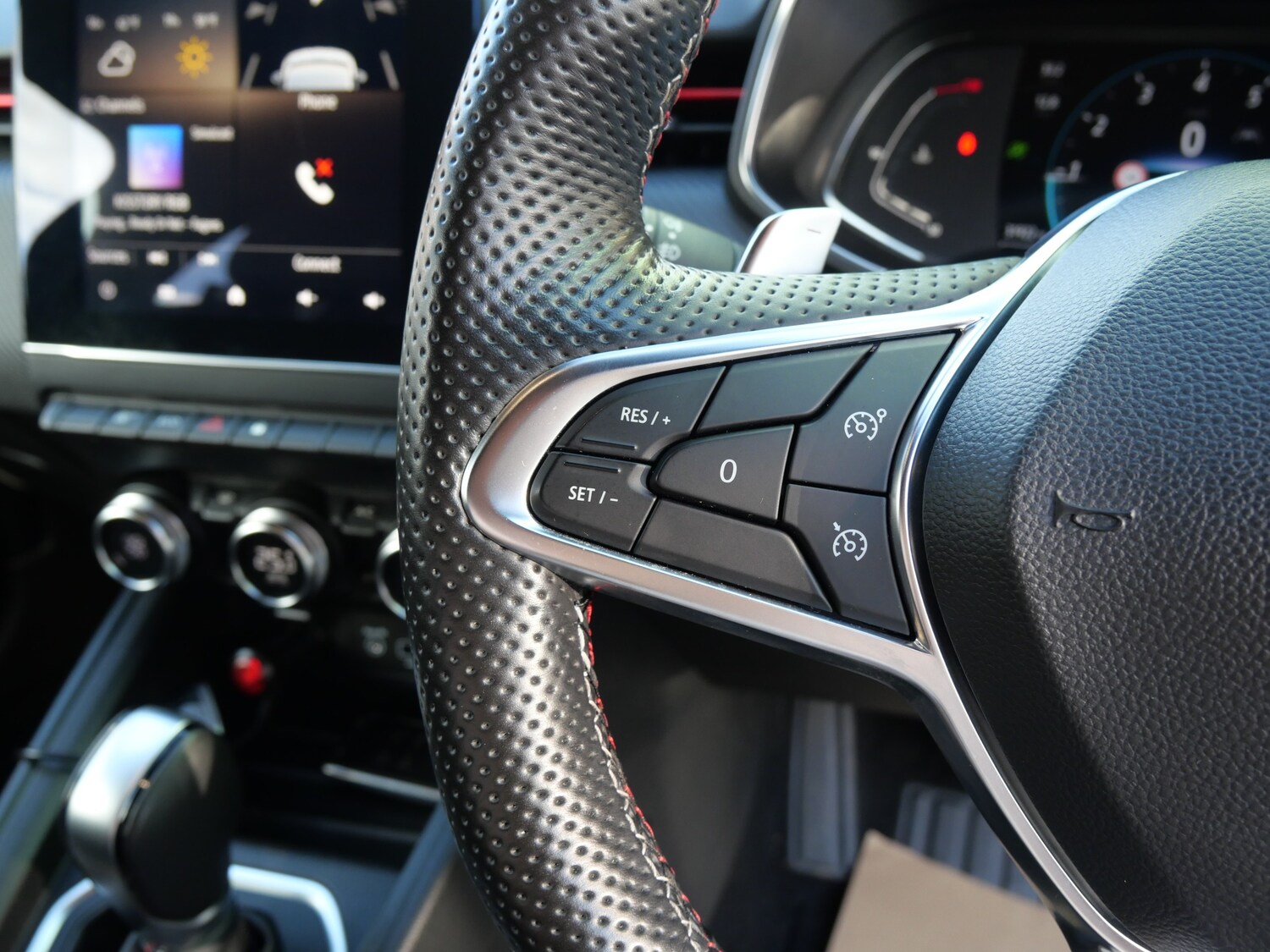 Used Renault Clio 2021 for sale - 76883965: Photo 31