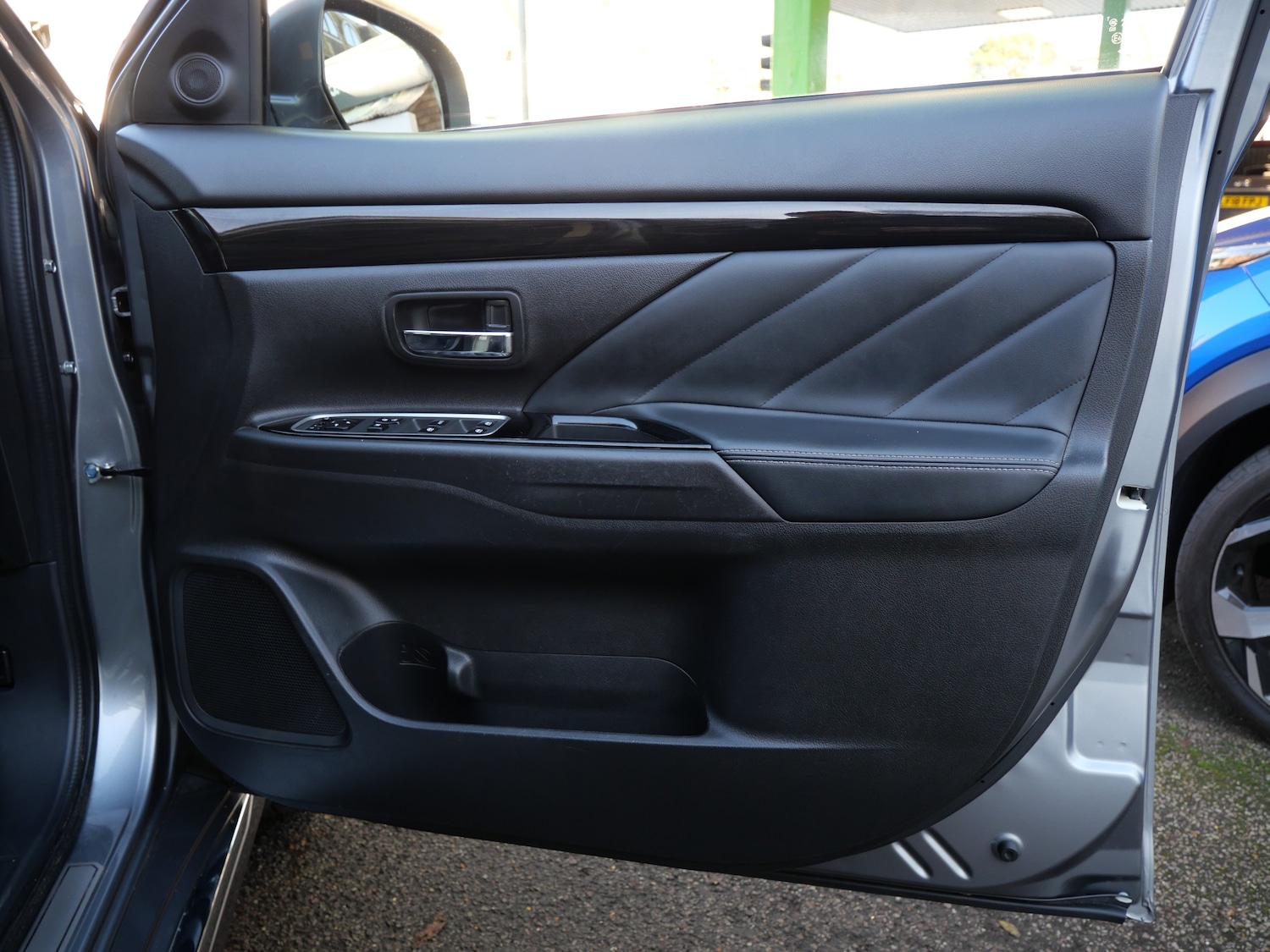 Used Mitsubishi Outlander 2018 for sale - 76637928: Photo 42