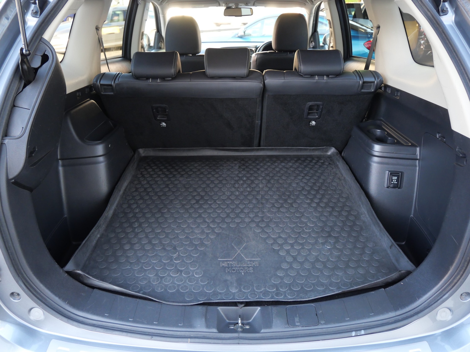 Used Mitsubishi Outlander 2018 for sale - 76637928: Photo 46