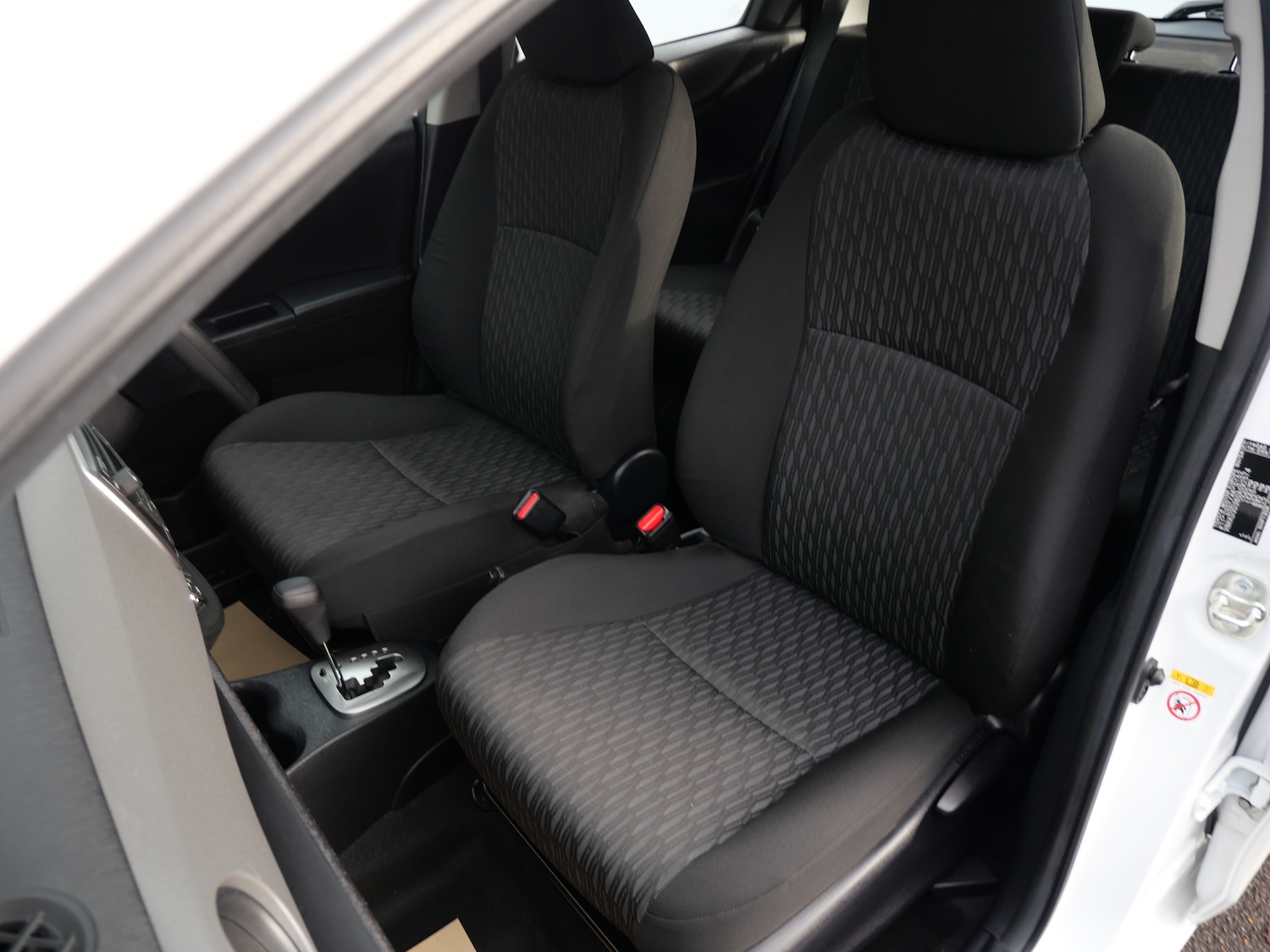 Used Toyota Yaris 2014 for sale - 76637935: Photo 12