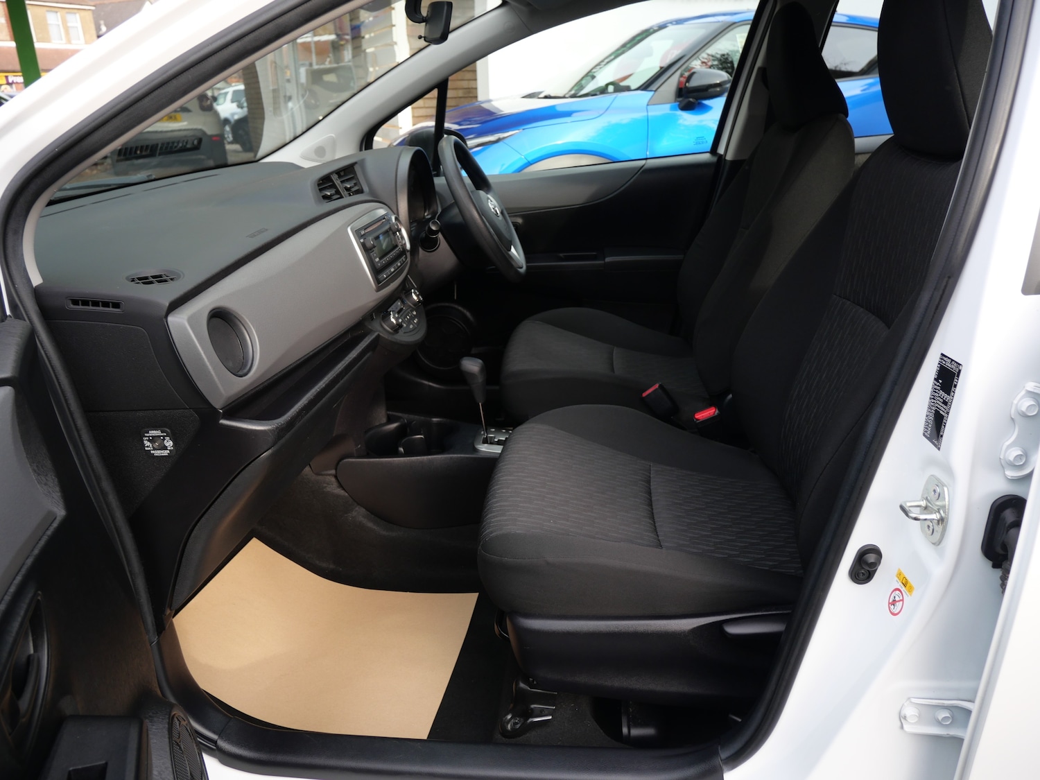 Used Toyota Yaris 2014 for sale - 76637935: Photo 13