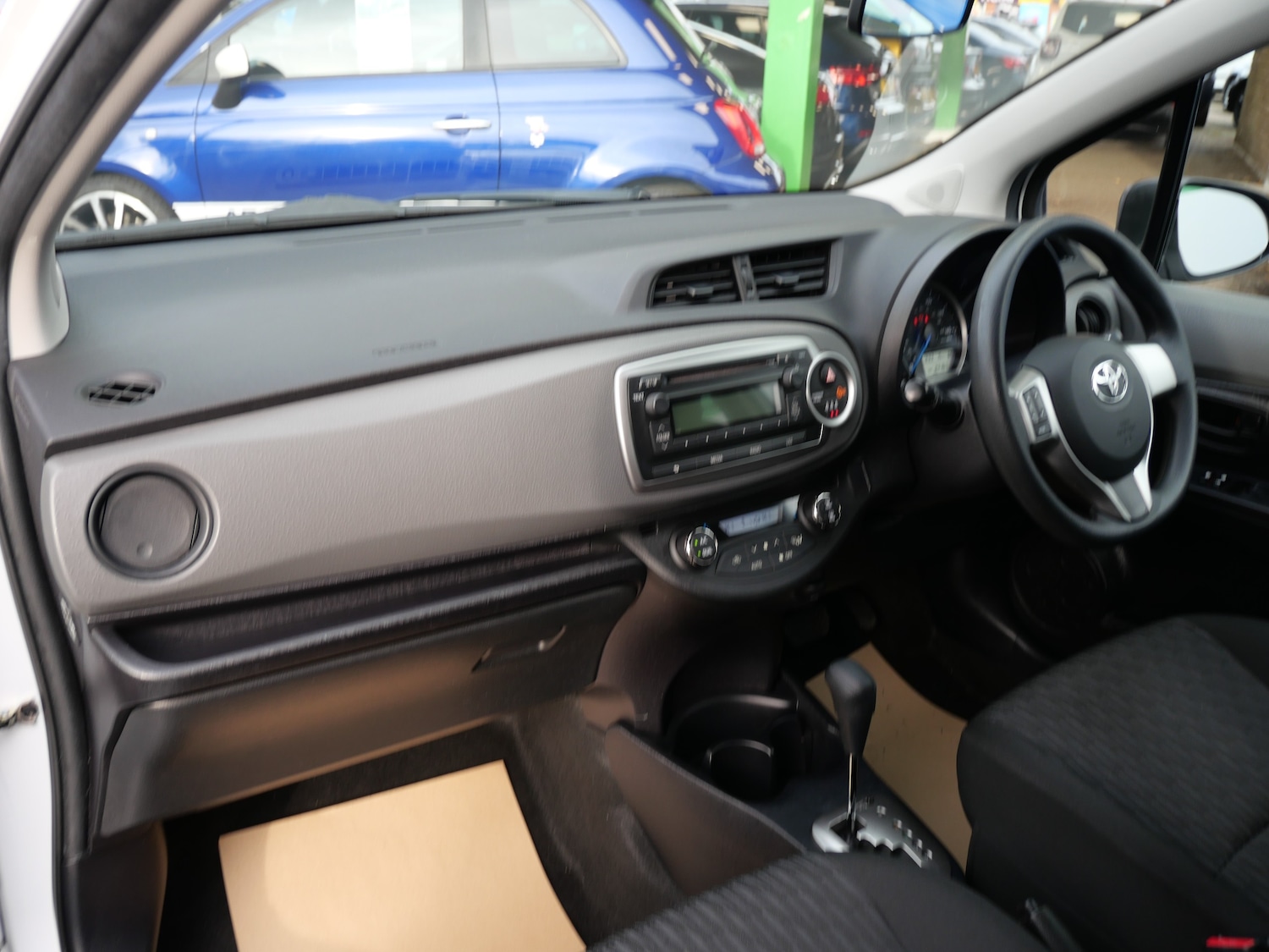 Used Toyota Yaris 2014 for sale - 76637935: Photo 14