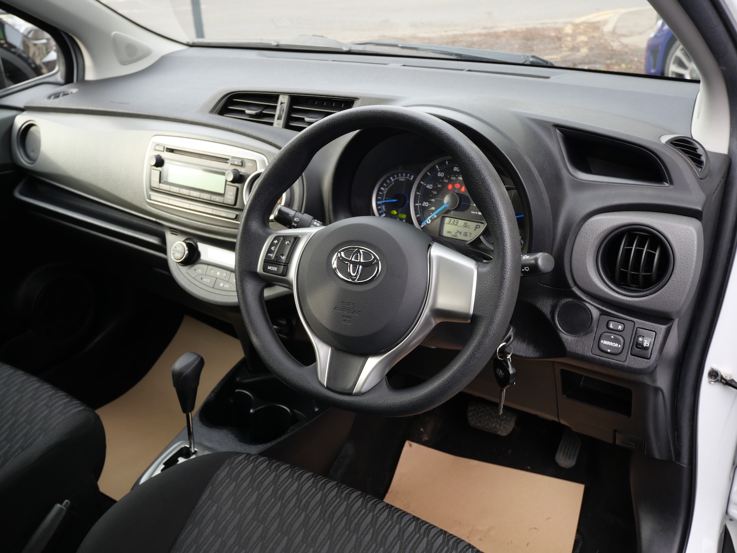 Used Toyota Yaris 2014 for sale - 76637935: Photo 15