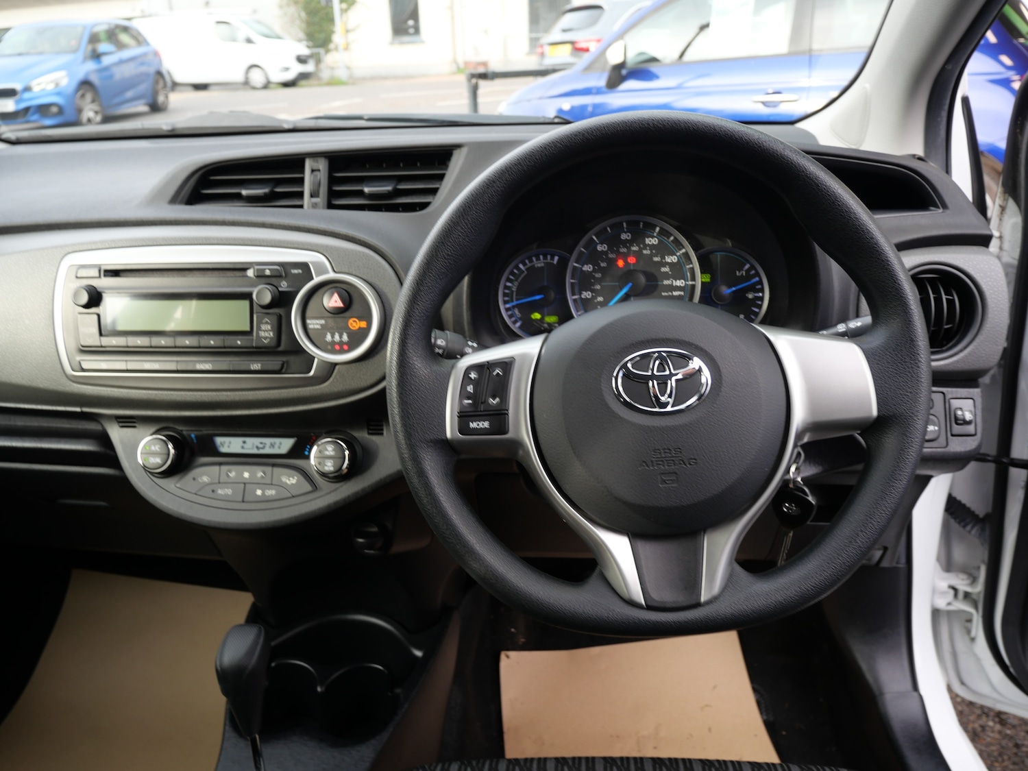 Used Toyota Yaris 2014 for sale - 76637935: Photo 16