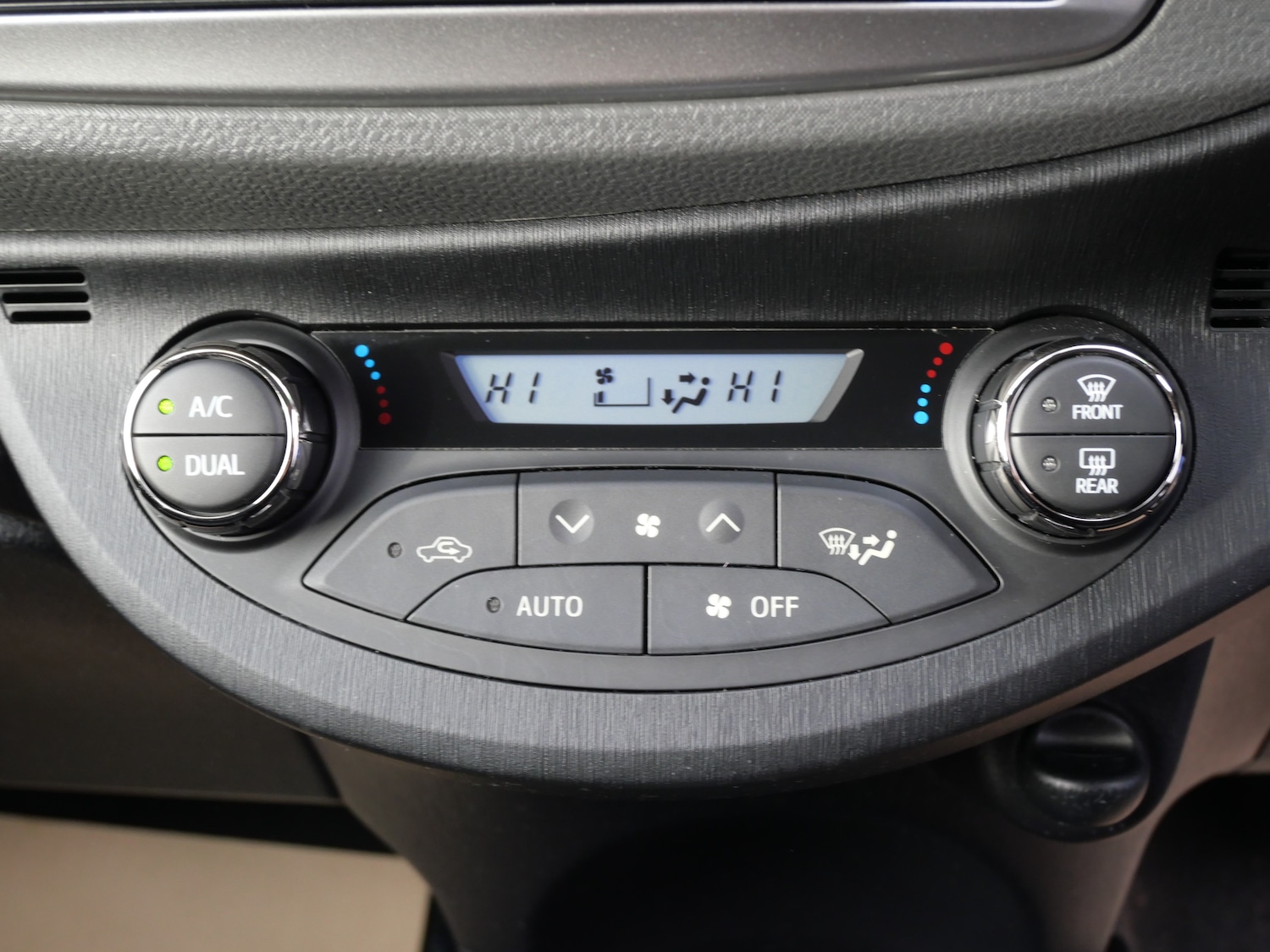 Used Toyota Yaris 2014 for sale - 76637935: Photo 19