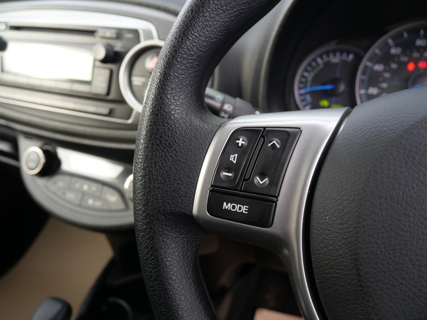 Used Toyota Yaris 2014 for sale - 76637935: Photo 25