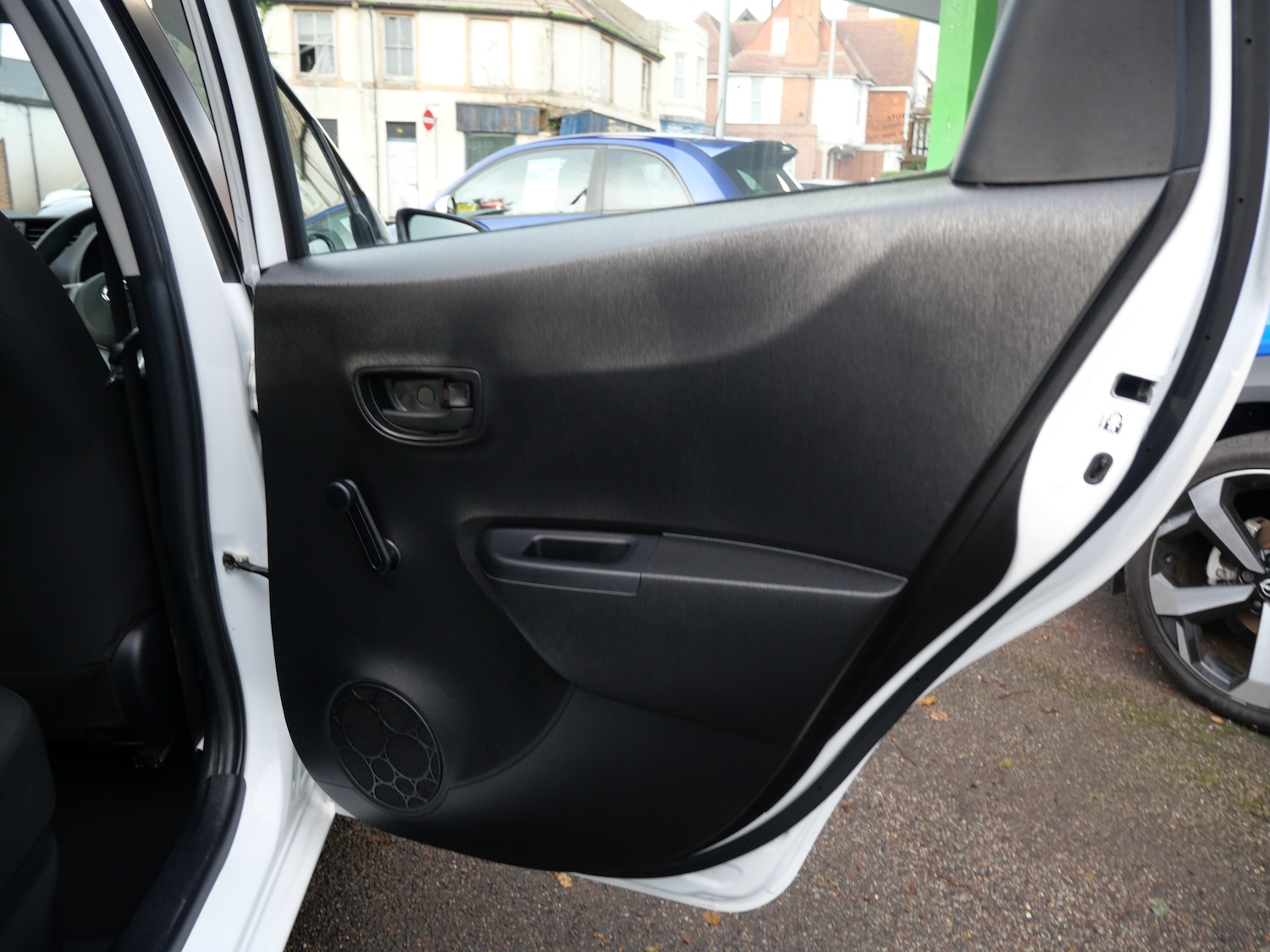 Used Toyota Yaris 2014 for sale - 76637935: Photo 30