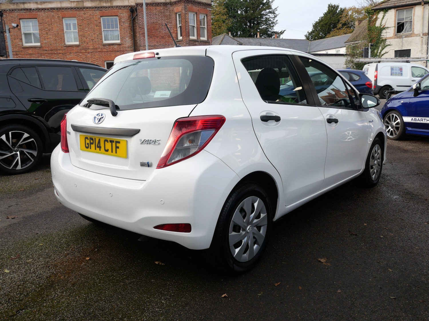 Used Toyota Yaris 2014 for sale - 76637935: Photo 4