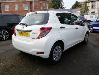 Used Toyota Yaris 2014 for sale - 76637935: Photo