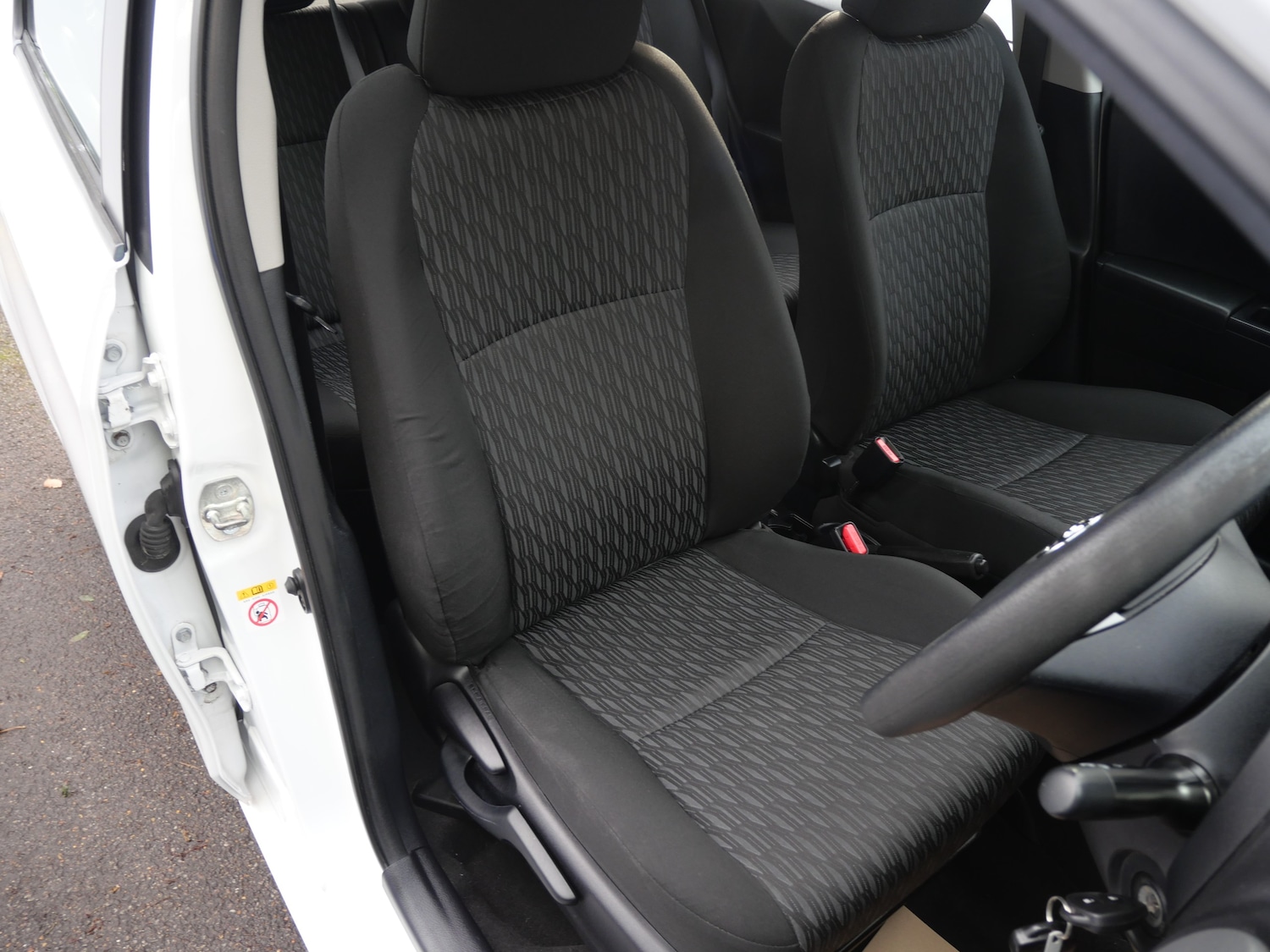 Used Toyota Yaris 2014 for sale - 76637935: Photo 9