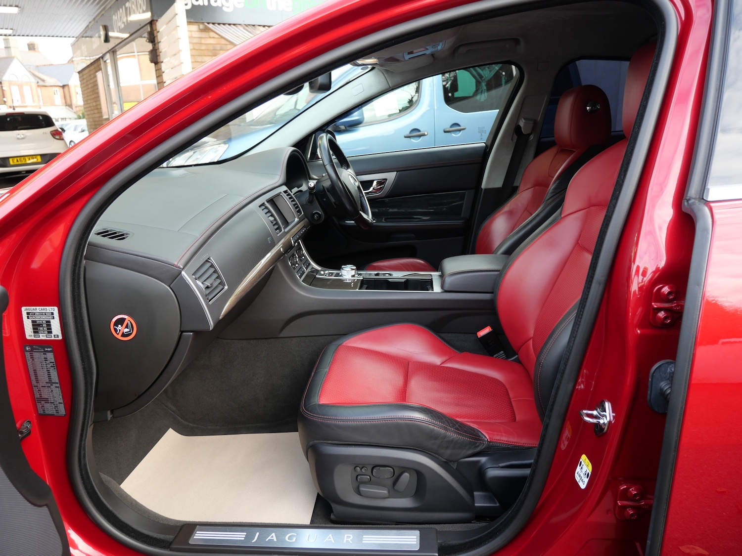 Used Jaguar XF 2013 for sale - 76637932: Photo 15