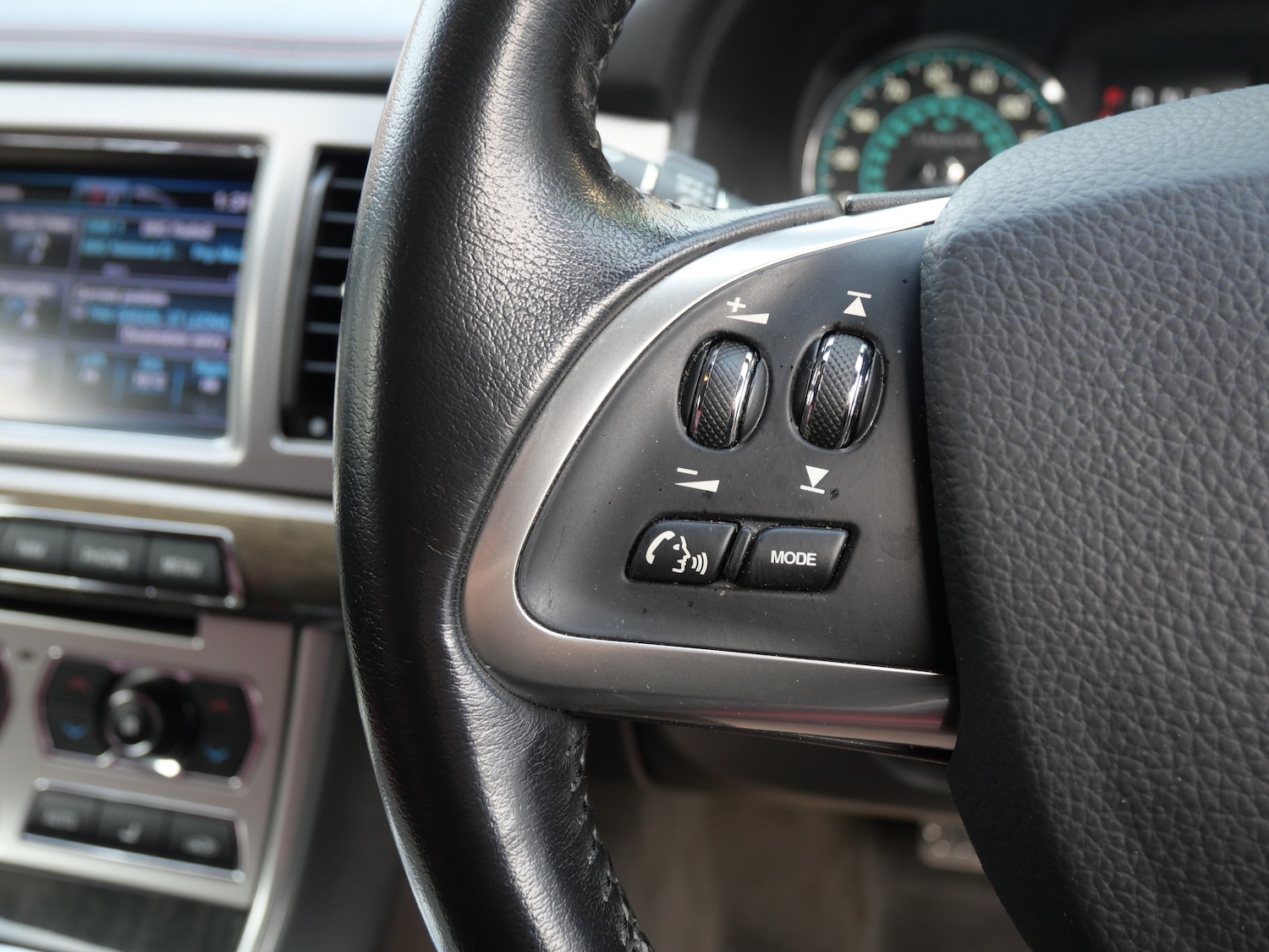 Used Jaguar XF 2013 for sale - 76637932: Photo 38