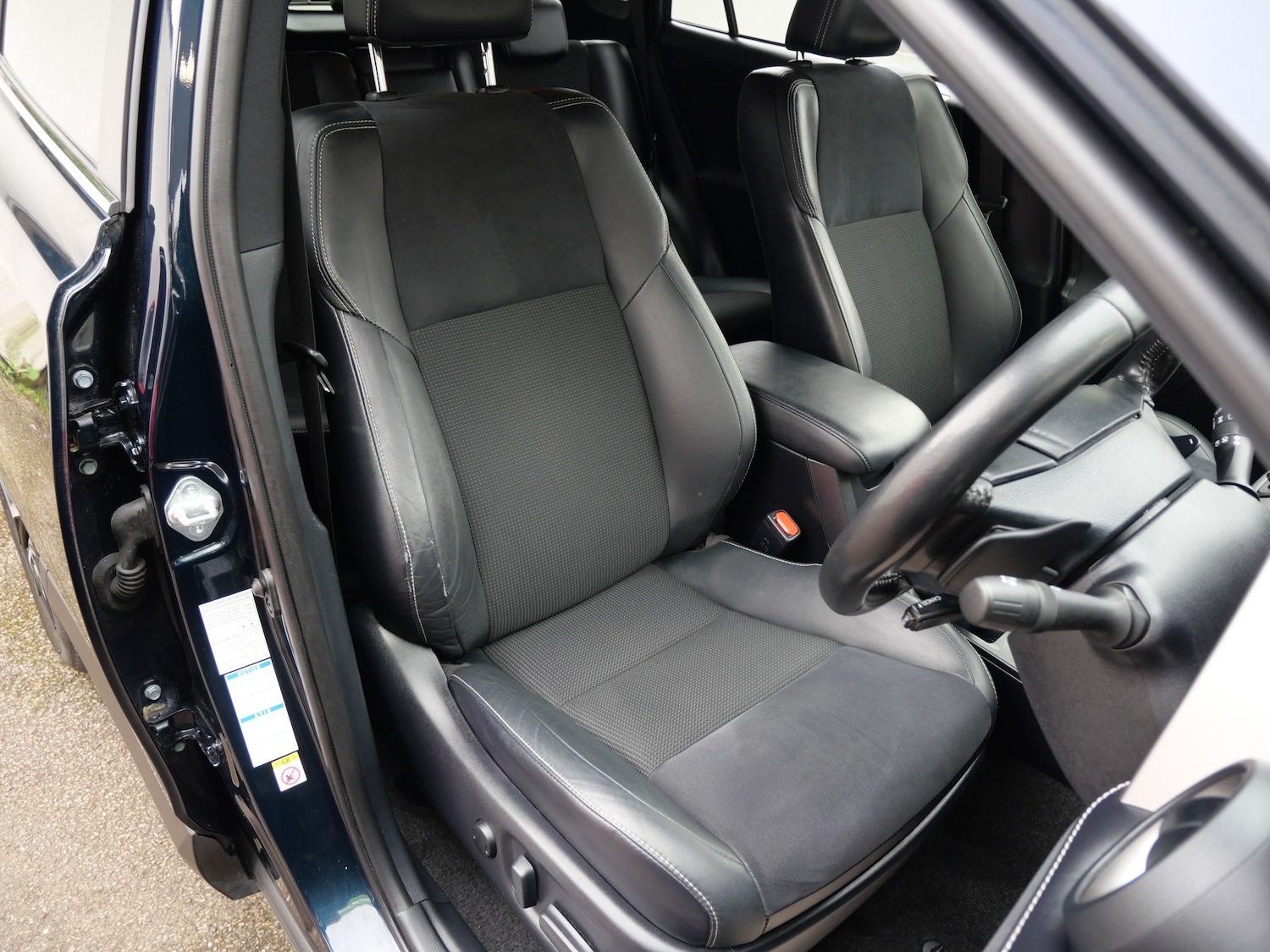 Used Toyota RAV4 2017 for sale - 78016027: Photo 5