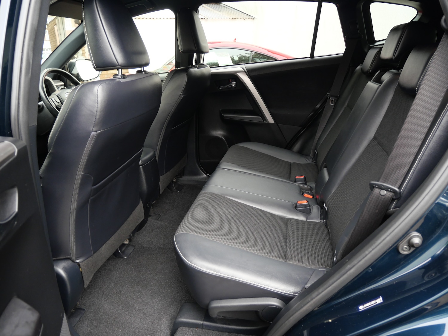 Used Toyota RAV4 2017 for sale - 78016027: Photo 6