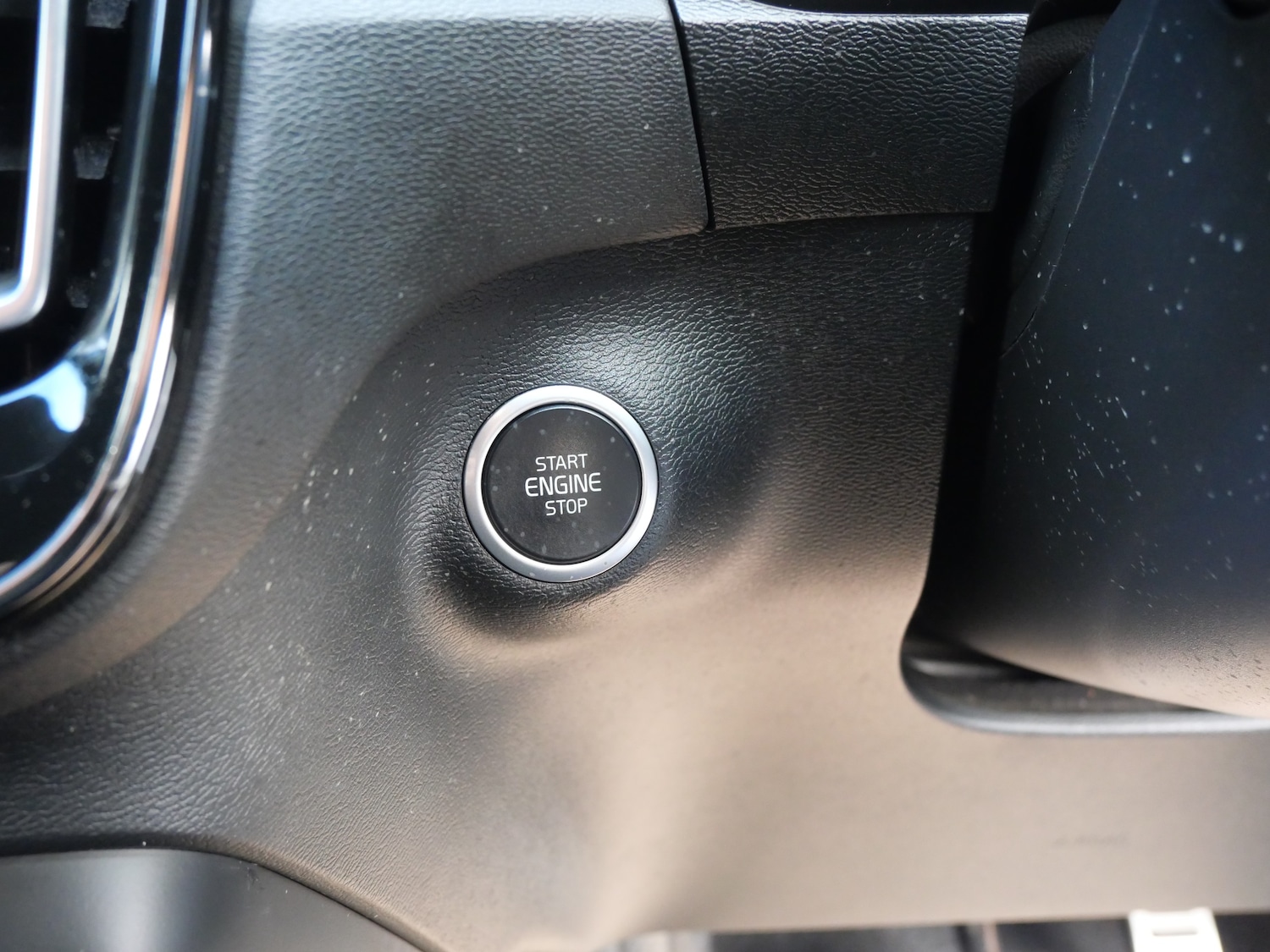 Used Volvo XC40 2020 for sale - 77128670: Photo 34