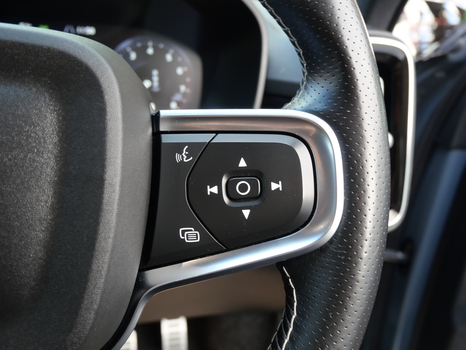 Used Volvo XC40 2020 for sale - 77128670: Photo 36