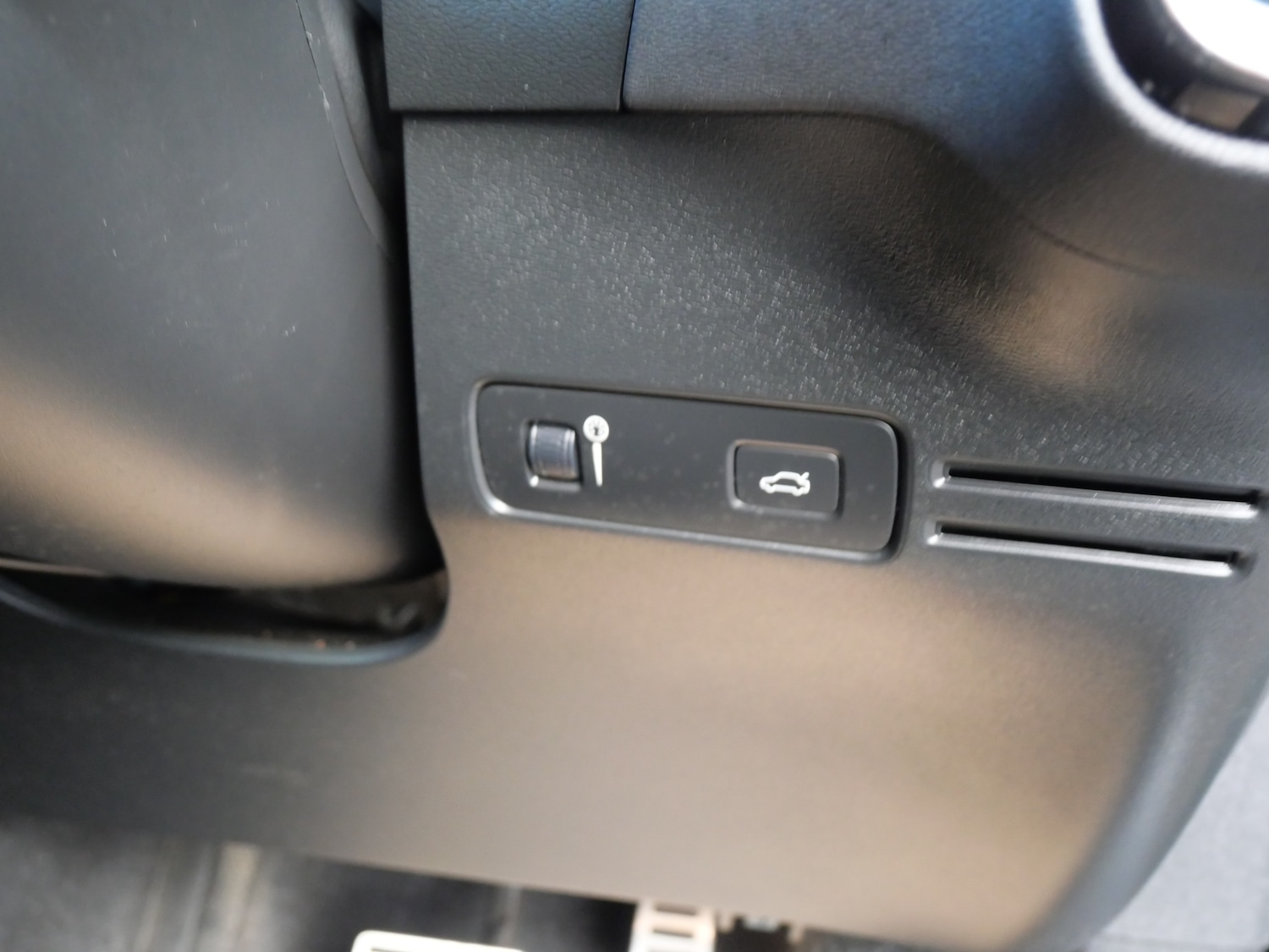 Used Volvo XC40 2020 for sale - 77128670: Photo 39