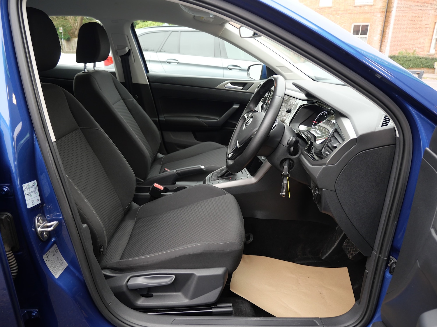 Used Volkswagen Polo 2018 for sale - 76637942: Photo 8