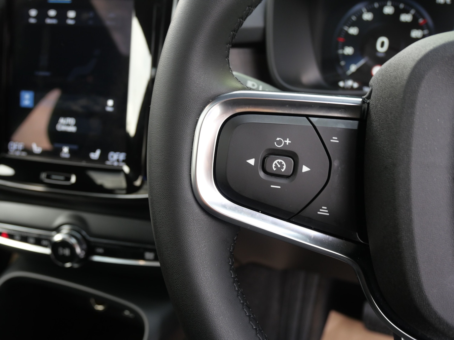 Used Volvo XC40 2022 for sale - 77226158: Photo 36