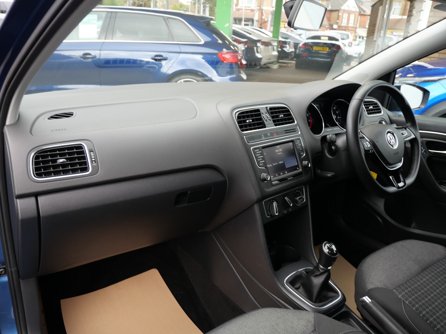 Used Volkswagen Polo 2015 for sale - 76637941: Photo 14