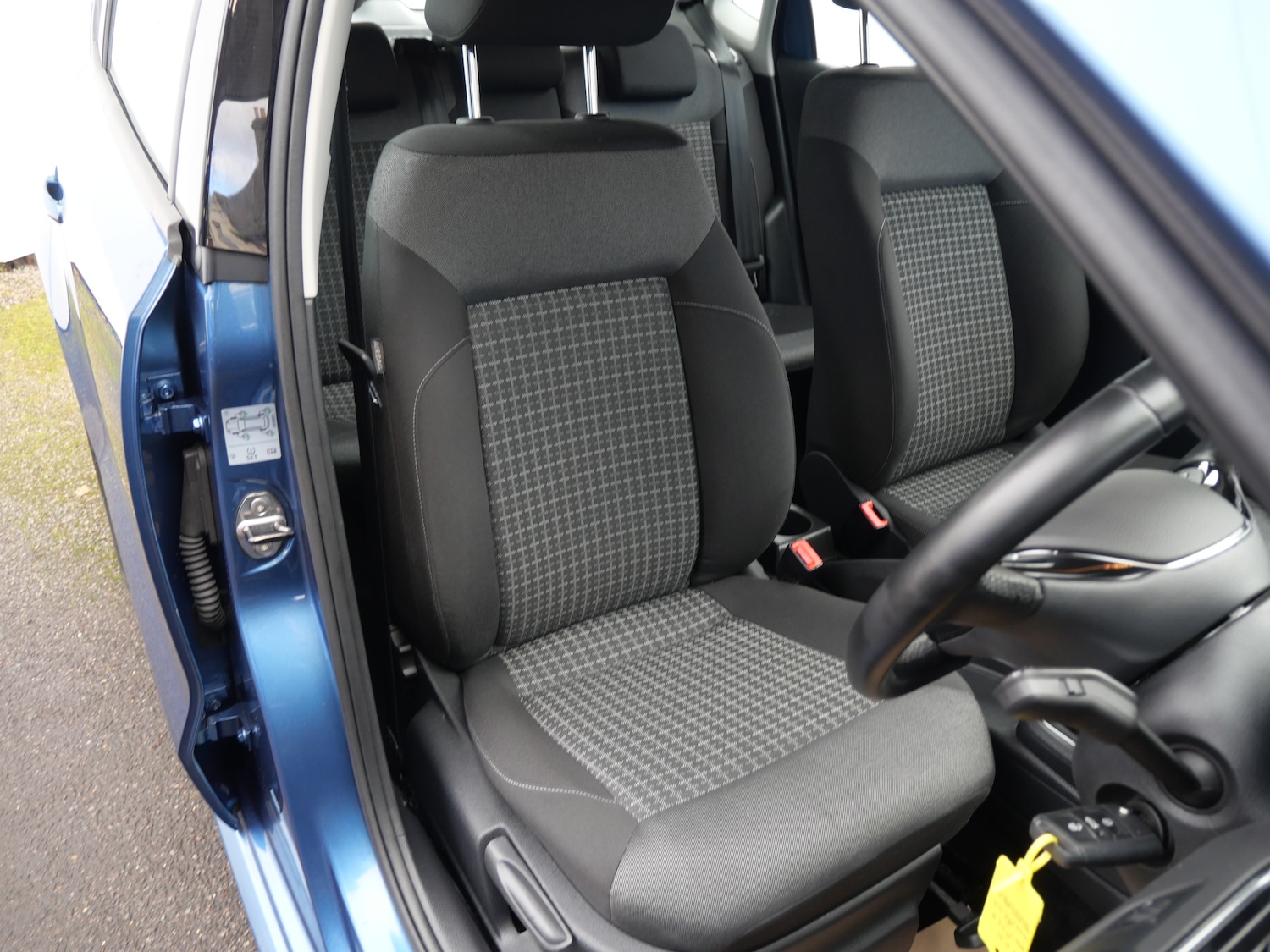 Used Volkswagen Polo 2015 for sale - 76637941: Photo 9