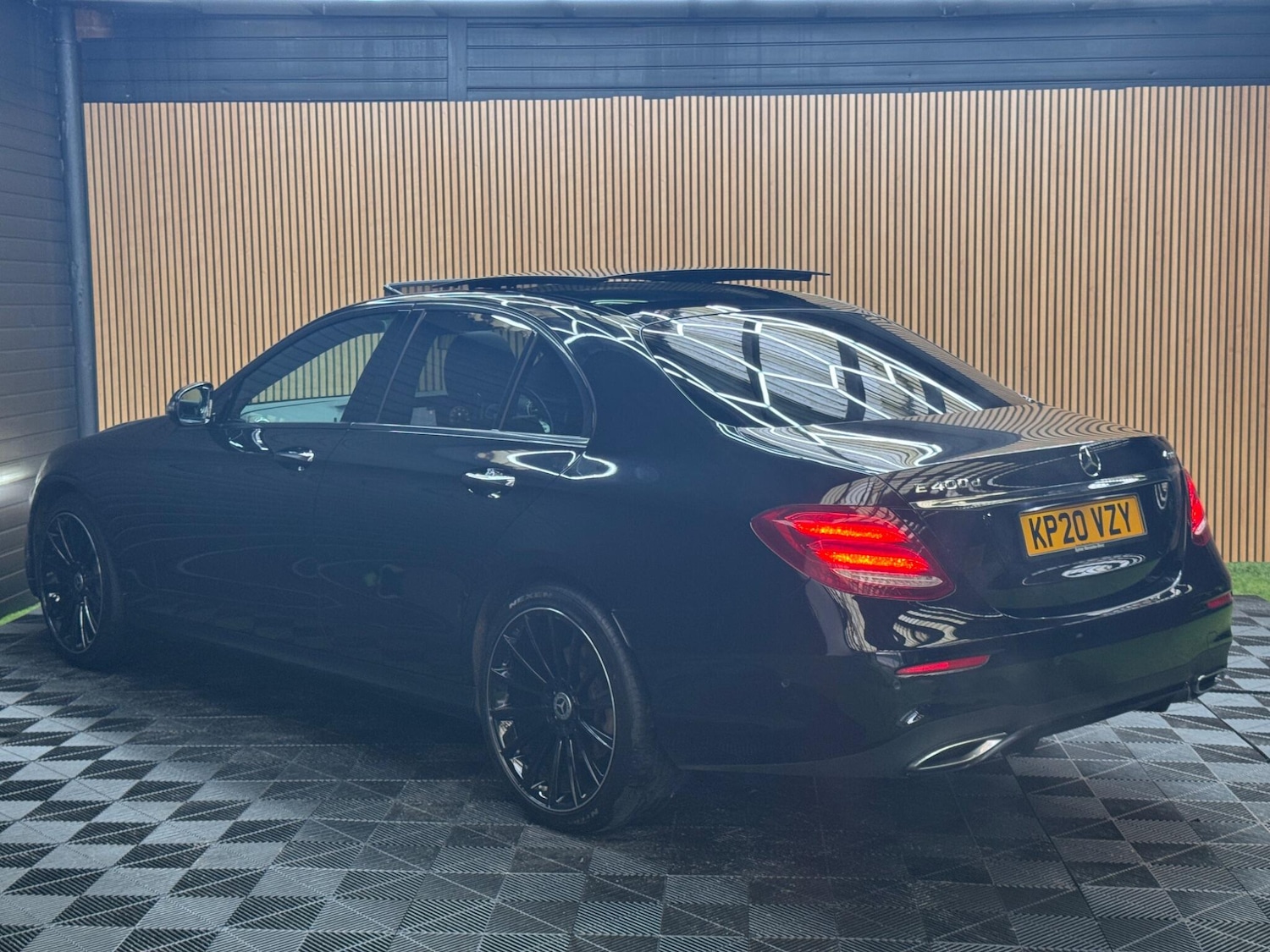 Used Mercedes-Benz E Class 2020 for sale - 77074001: Photo 11