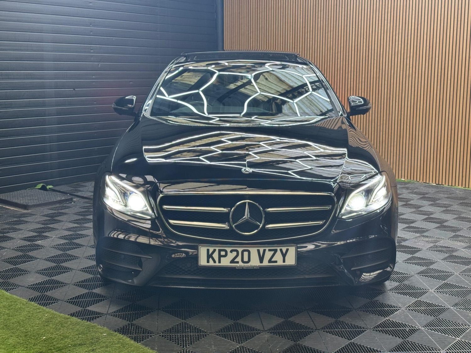 Used Mercedes-Benz E Class 2020 for sale - 77074001: Photo 4