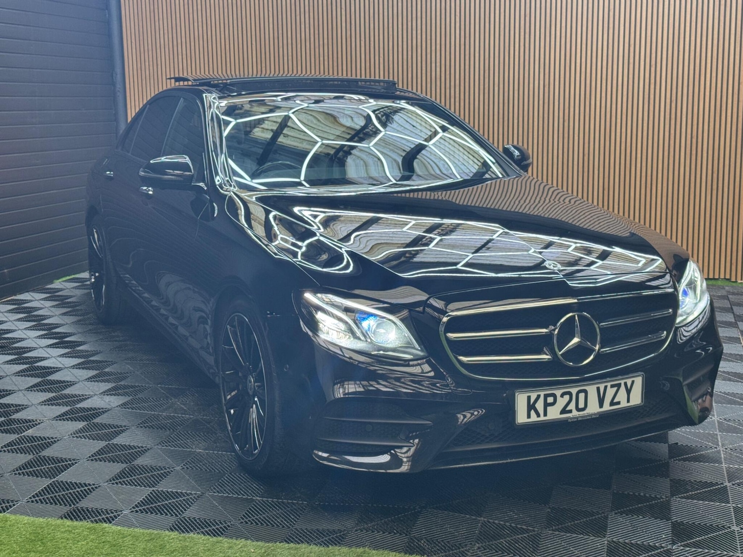 Used Mercedes-Benz E Class 2020 for sale - 77074001: Photo 5