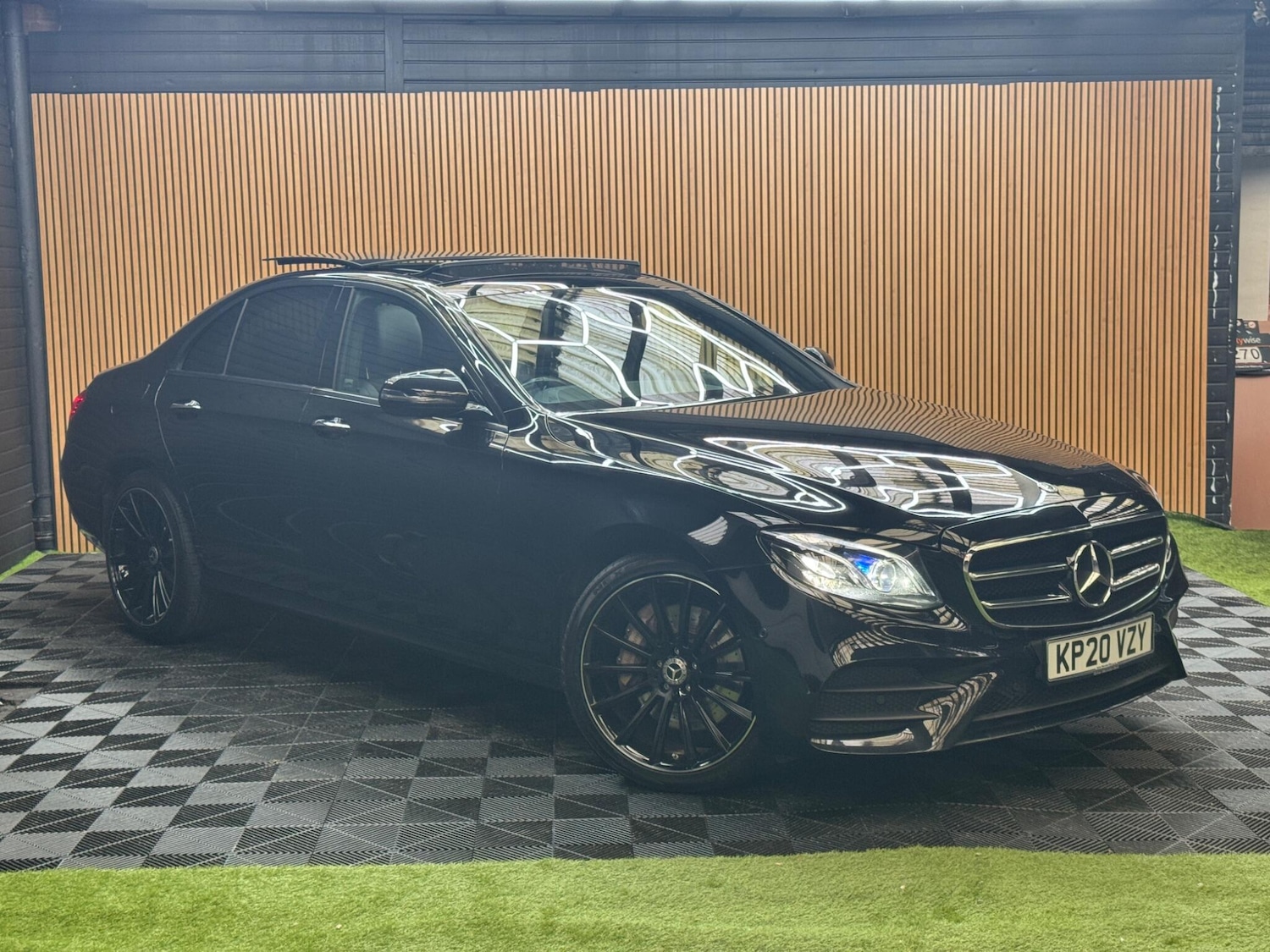 Used Mercedes-Benz E Class 2020 for sale - 77074001: Photo 6