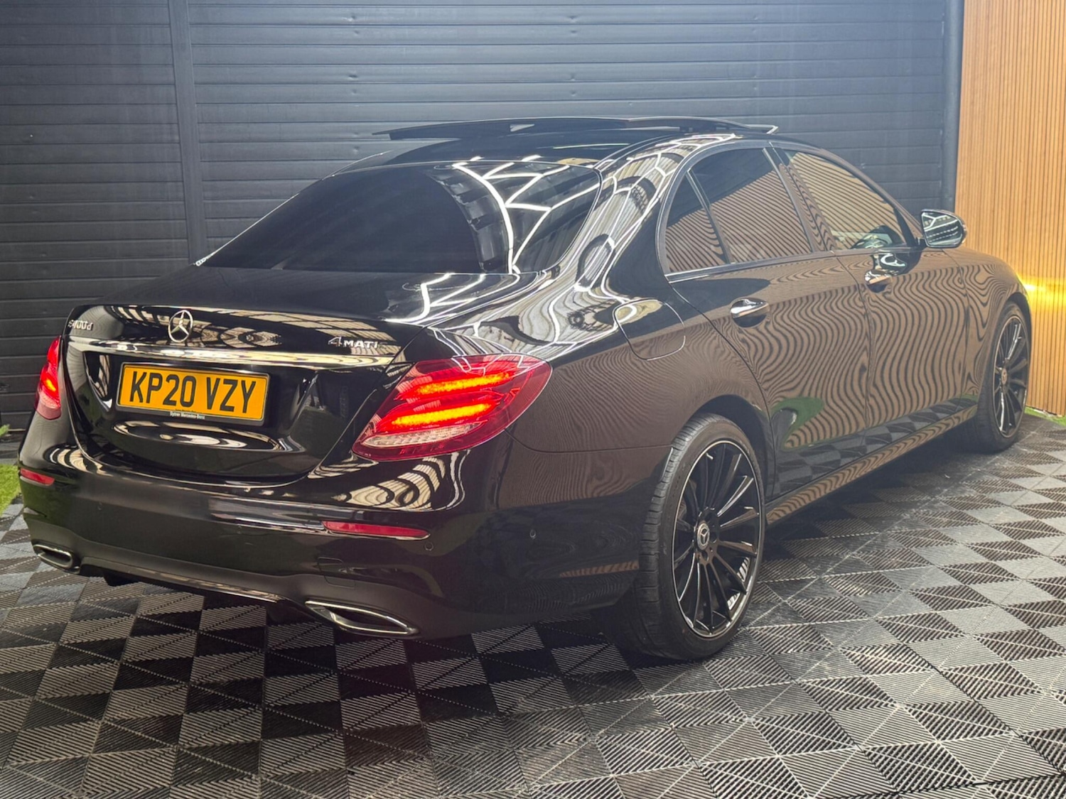 Used Mercedes-Benz E Class 2020 for sale - 77074001: Photo 7