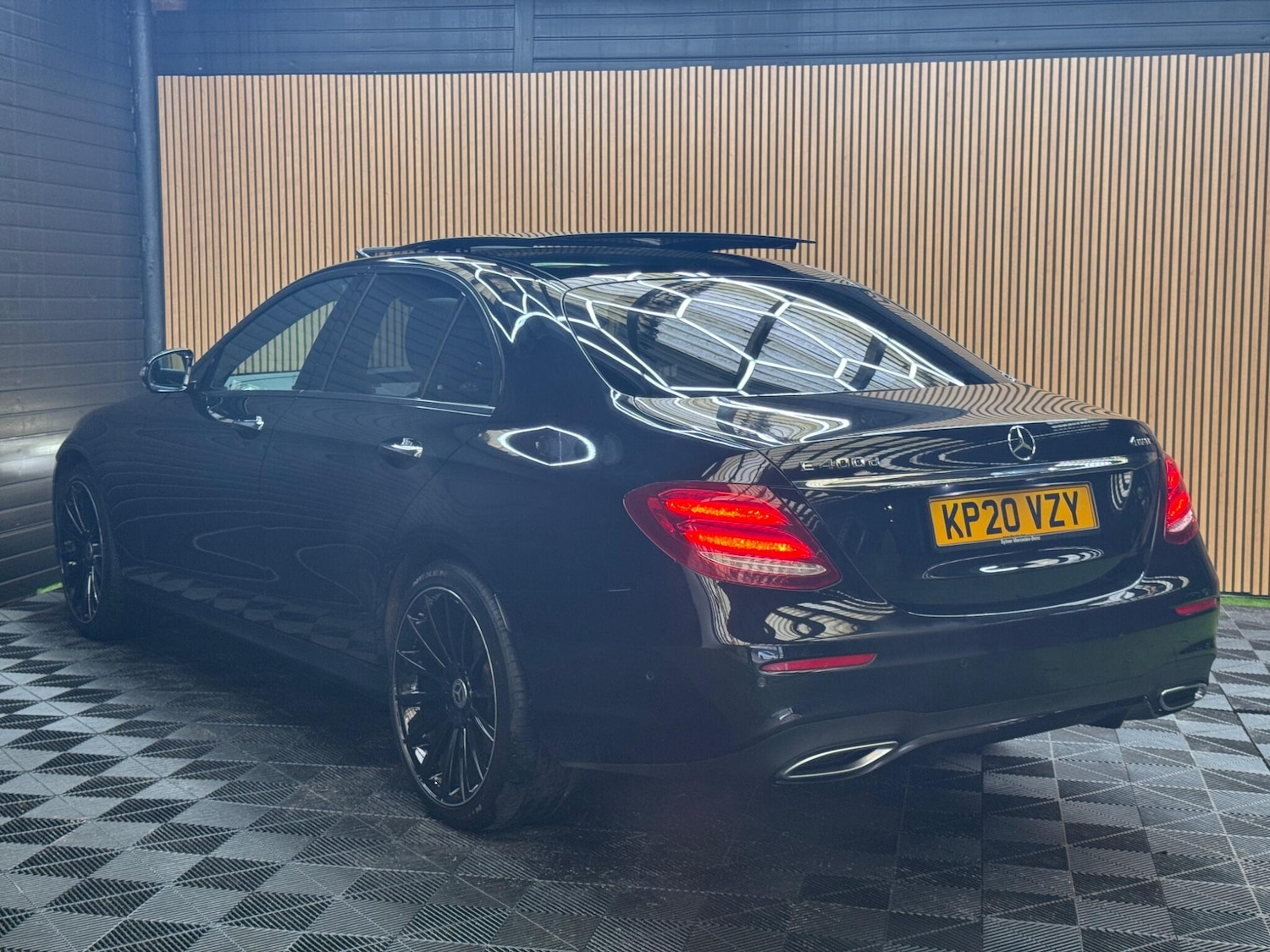 Used Mercedes-Benz E Class 2020 for sale - 77074001: Photo 8