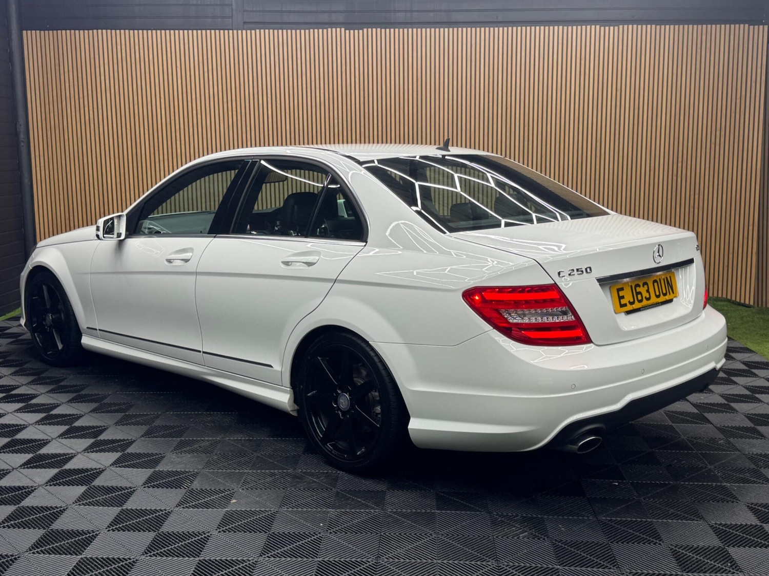 Used Mercedes-Benz C Class 2013 for sale - 77315414: Photo 2