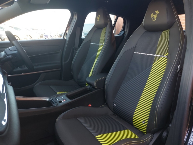 Used Abarth 600e 2025 for sale - 76055314: Photo 13