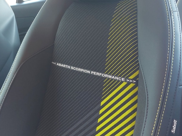Used Abarth 600e 2025 for sale - 76055314: Photo 17