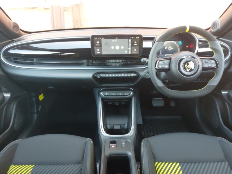 Used Abarth 600e 2025 for sale - 76055314: Photo 2